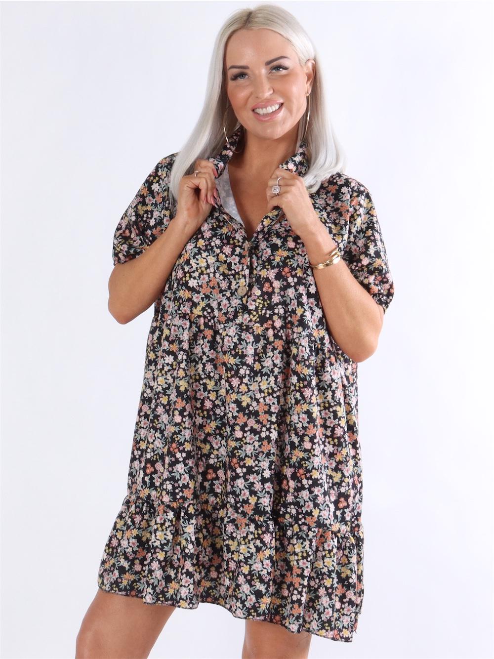 Gaya - Sort bluse i blomsterprint med knapper ved bryst